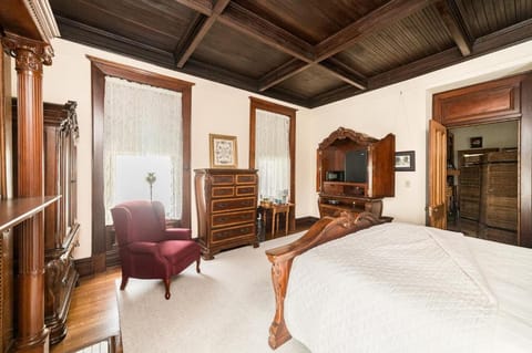 One of These Nights - King Sized Bed - Sleeps 2 Chambre d’hôte in Madison Heights