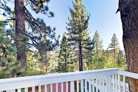 Peak Adventures - Beautiful 4 BR Centrally Located with Free Wi-Fi House in Boulder Bay