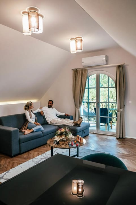 Living room, Seating area