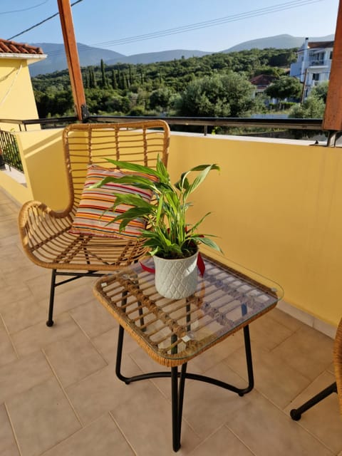 Balcony/Terrace, Mountain view