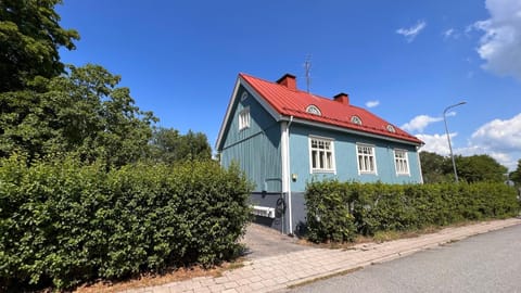 Tunnelmallinen puutalohuoneisto. Condominio in Turku