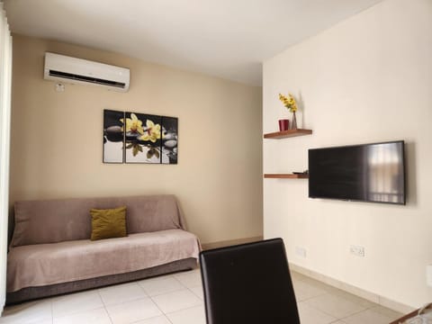 Sea views apartment-wifi-sleep 5 Apartment in Marsaskala