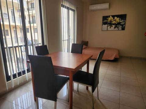 Sea views apartment-wifi-sleep 5 Apartment in Marsaskala