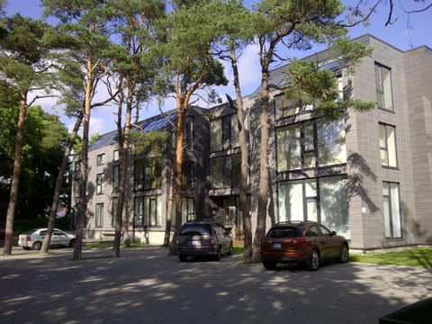 Facade/entrance, Area and facilities