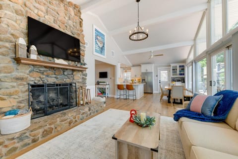 Commodore Bay Waterfront Home on Lake Norman! Casa in Mooresville