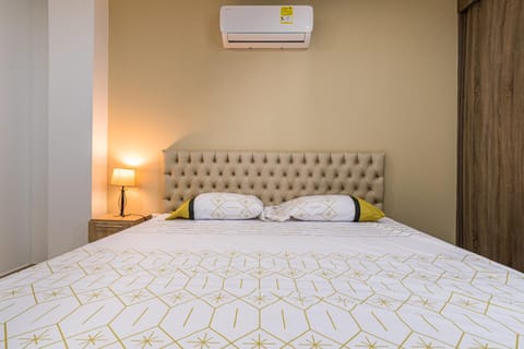 Bed, Photo of the whole room, Bedroom, air conditioner