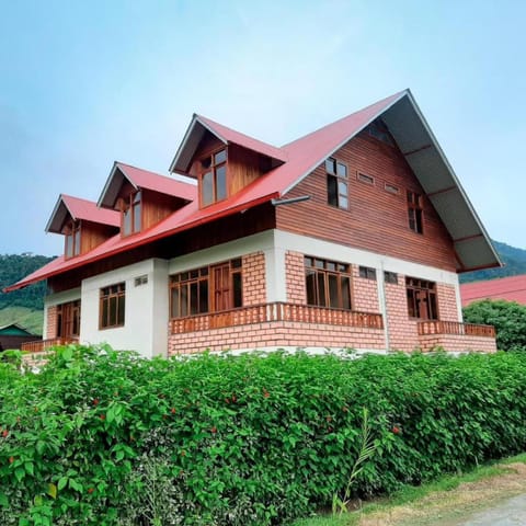 Property building, Natural landscape, Garden view