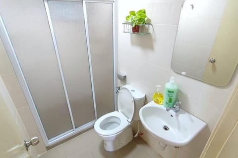 YOLO Budget Condo Netflix WiFi 2.0 Apartment in Federal Territory of Kuala Lumpur