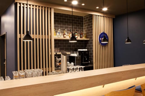 Lounge or bar, Lounge or bar