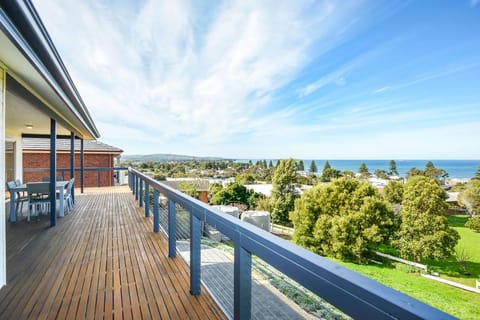 Stunning Two Storey Holiday Home with Amazing Views House in Encounter Bay