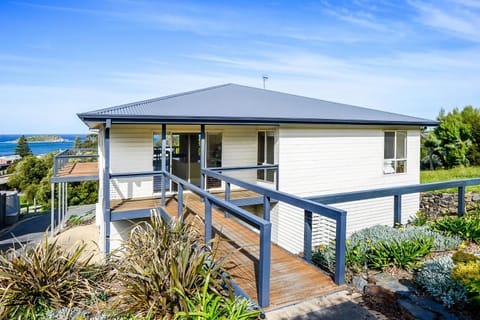 Stunning Two Storey Holiday Home with Amazing Views House in Encounter Bay