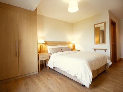 Bed, Photo of the whole room, Decorative detail, wardrobe