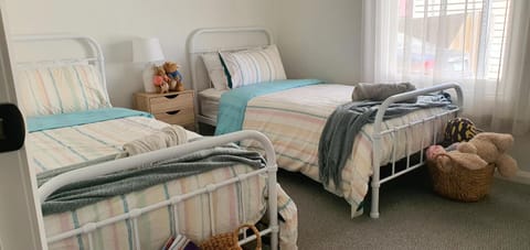 Ballarat Holiday Homes - Hopetoun Cottage - Minutes from Ballarat CBD - Sleeps 1 to 6 House in Ballarat