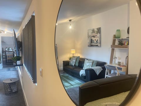 Cute+Cozy Guesthouse for 2 +secure offroad parking Apartment in Wolverhampton