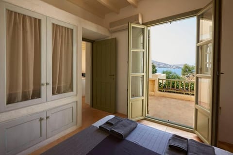 Bed, Natural landscape, View (from property/room), Balcony/Terrace, Photo of the whole room, Mountain view, towels