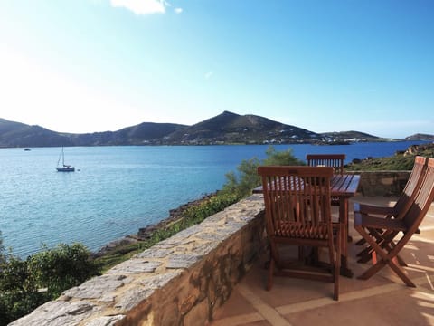 Ochre Dream, Beach front & Sunset villa Naousa House in Naousa