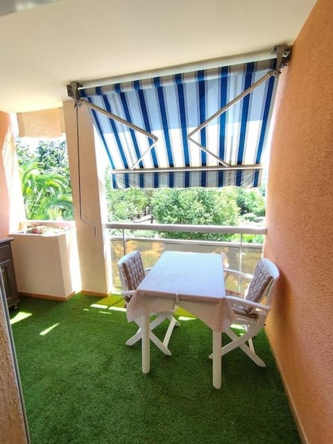 Les CHÊNES appartement avec terrasse à 8mn à pieds de la plage Apartment in Le Lavandou