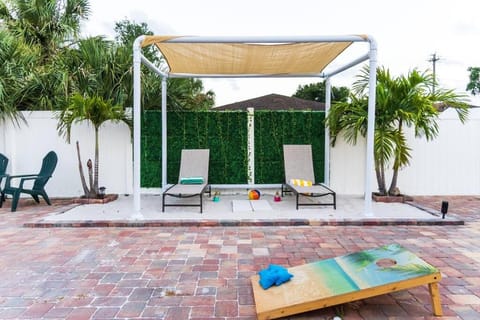 Tampa Oasis w/ Cabanas + POOL Maison in Tampa