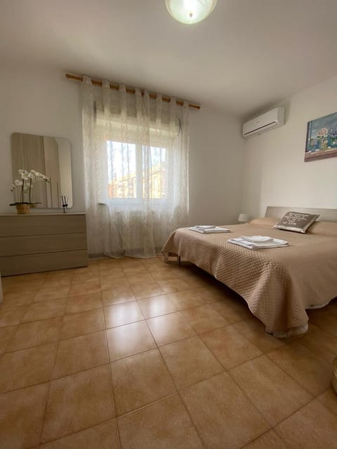 Bed, Photo of the whole room, Bedroom, towels, air conditioner