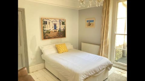 Central Truro! Large Double Room In Victorian Property Chambre d’hôte in Truro