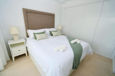 Casa Kerr - Luxury Apt - Sleeps 9 - Los Boliches Condo in Fuengirola