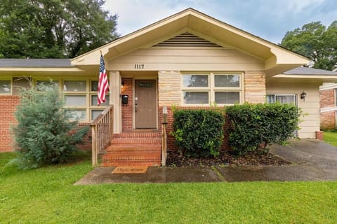10 Min to Downtown Close to Dining-Boxwood Beauty House in Columbus