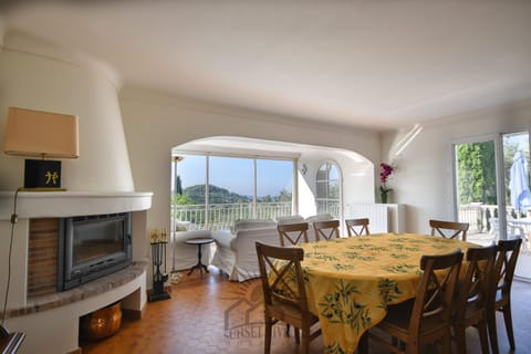 LA RAVINELLE Villa pour 8 by Sunset Riviera Holidays Villa in Grasse
