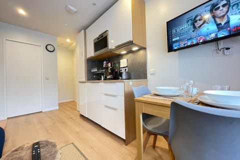 M6 Le vieux Massy RER600mOrly20 minNetflixNeuf Apartment in Massy