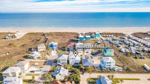 Gone Coastal! Beachfront home across from Boardwalk to the beach! House in Port Aransas