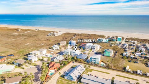 Gone Coastal! Beachfront home across from Boardwalk to the beach! House in Port Aransas