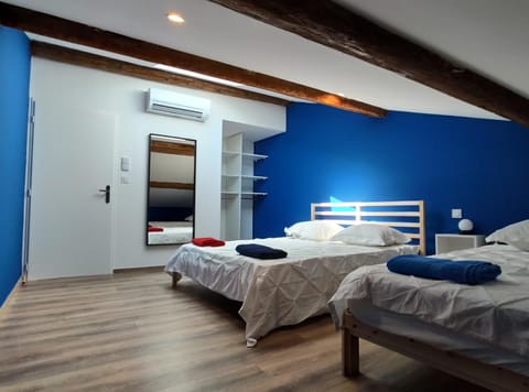 Bed, Photo of the whole room, Bedroom, air conditioner