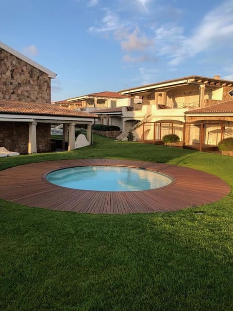 Property building, Hot Tub, Garden view, Swimming pool