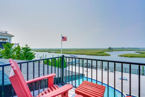 Bayfront Avalon Home with Boat Slip and Private Pool! Casa in Avalon