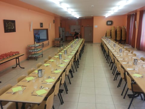 Restaurant/places to eat, Banquet/Function facilities