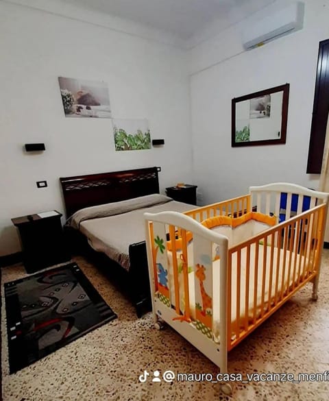 Bed, Photo of the whole room, Bedroom, cot