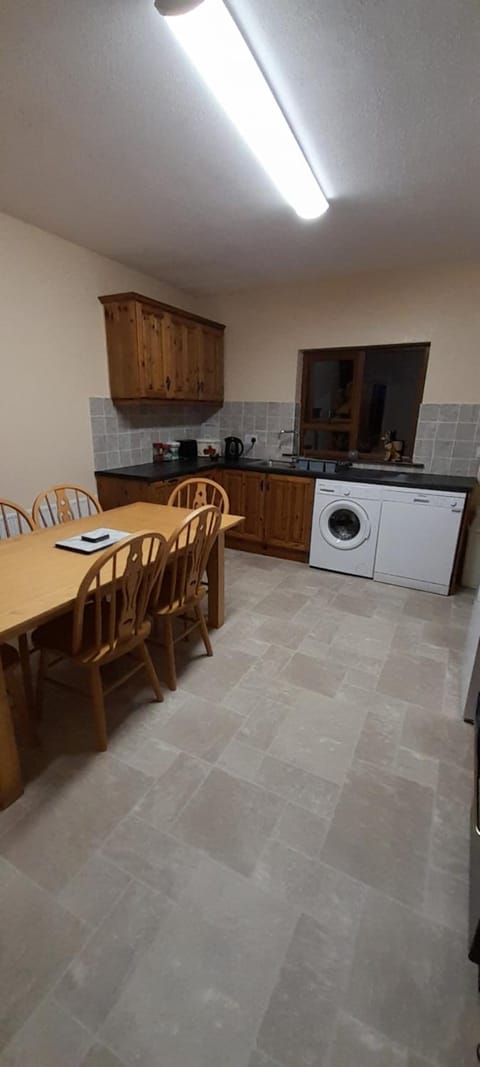 Kitchen or kitchenette, Dining area, dishwasher, minibar, pet friendly, stove, washing machine