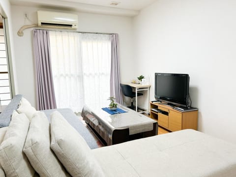 TV and multimedia, Living room, Photo of the whole room, Bedroom, air conditioner