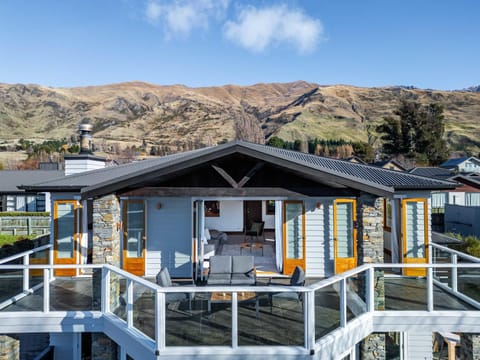 Summit View Lodge House in Wanaka