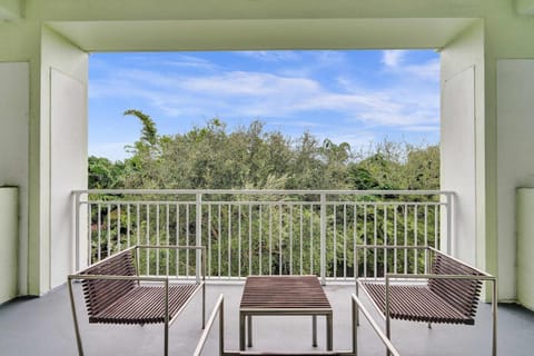 Villa Vista-2 Story w 3Bdrms & Golf View House in Doral