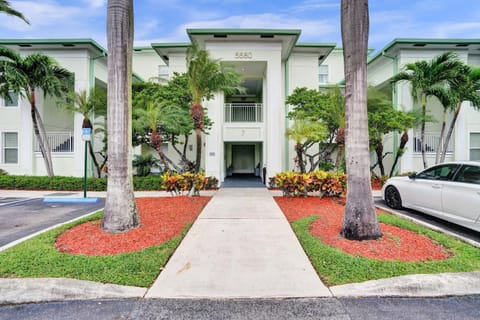 Villa Vista-2 Story w 3Bdrms & Golf View House in Doral