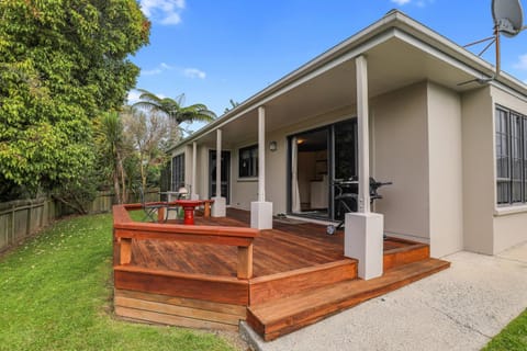 Property building, Balcony/Terrace, Garden view