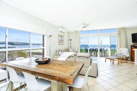 Stunning Townhouse on the Foreshore House in Victor Harbor