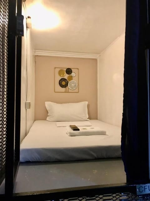 Budget Transient Capsule Room Mirasol Near BGC Capsule hotel in Makati
