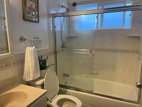 Affordable Private Rooms with Shared Bath Kitchen near SFO (SA) Condo in Daly City