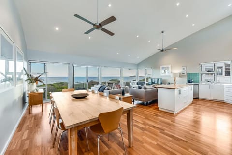 A Surfers Paradise at Chiton Rocks Pets Welcome House in Port Elliot