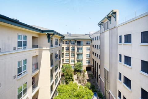 San Bruno 2BR w Pool Gym WD nr trains shops SFO-584 Apartment in San Bruno