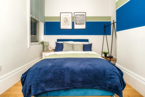 Cosy Retreat - Charming 2-Bed Apartment Condominio in Greenock
