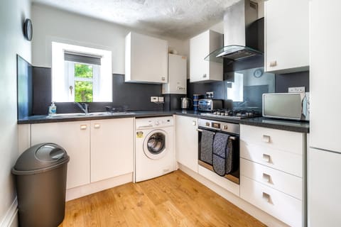 Cosy Retreat - Charming 2-Bed Apartment Appartement in Greenock