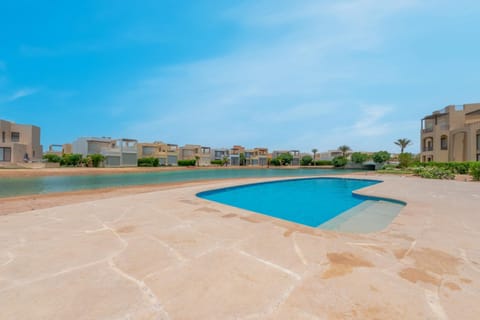 NEW! 2BR Duplex in Tawila, Gouna Private Jacuzzi, Garden, Lagoon & Pool Condo in Hurghada