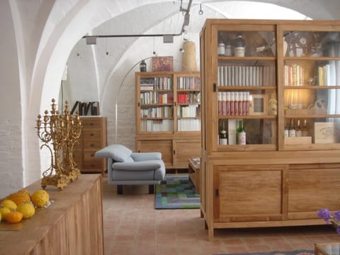 Library, Living room, Seating area